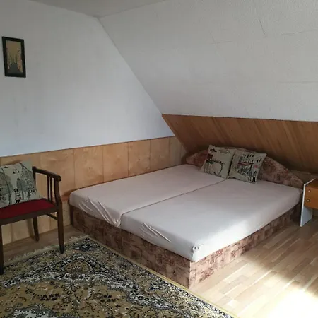 V Zahrade * Nova Vcelnice