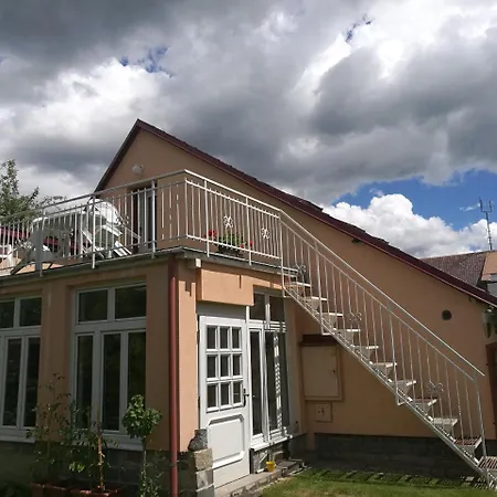 V Zahrade * Nova Vcelnice